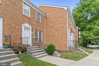 1004 Dartmouth Glen Way in Baltimore, MD - Building Photo - Building Photo