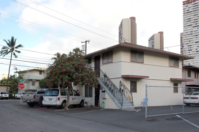 704 Menehune Ln in Honolulu, HI - Building Photo - Building Photo