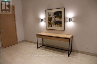 150 Fairview Mall Dr in Toronto, ON - Building Photo - Building Photo