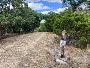 115 Chaparral Pl W in Ingram, TX - Building Photo - Building Photo