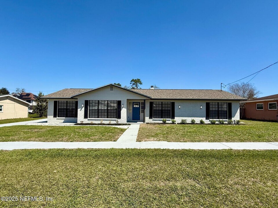 2793 Greenridge Rd in Orange Park, FL - Building Photo