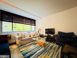 4200 Cathedral Ave NW in Washington, DC - Building Photo - Building Photo