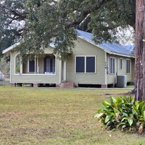 109 Champagne Ln in New Iberia, LA - Building Photo