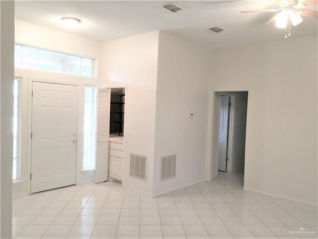 24 S 43rd St in McAllen, TX - Building Photo - Building Photo