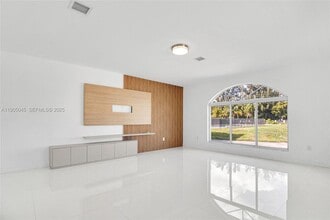 425 SW 129th Ave in Miami, FL - Building Photo - Building Photo