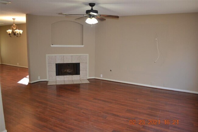 17606 S Summit Canyon Dr in Houston, TX - Building Photo - Building Photo