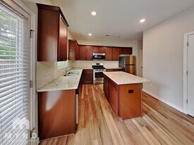 541 Lanier Ct in Hiram, GA - Building Photo