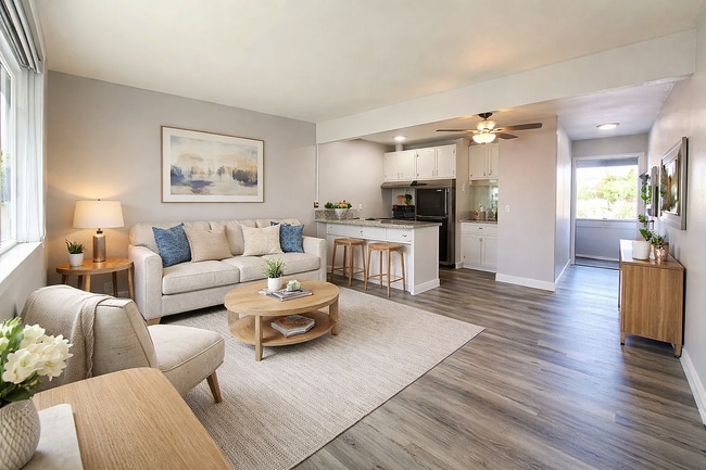 The Brentwood in Carmichael, CA - Foto de edificio - Building Photo