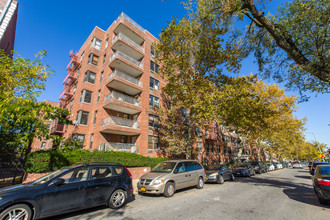 Oakwood in Flushing, NY - Building Photo - Building Photo