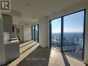 8 Cumberland St in Toronto, ON - Building Photo - Building Photo