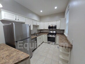 568 Delta Ave in Cincinnati, OH - Building Photo - Building Photo