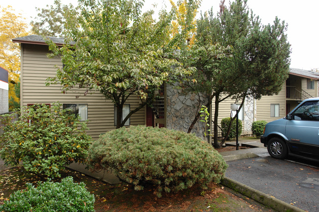 The Valley Woods Apartments in Aloha, OR - Foto de edificio - Building Photo