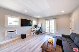 1559 1/2 S Harvard Blvd in Los Angeles, CA - Building Photo - Building Photo