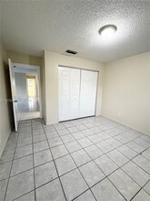 813 SW 10th St in Hallandale Beach, FL - Foto de edificio - Building Photo