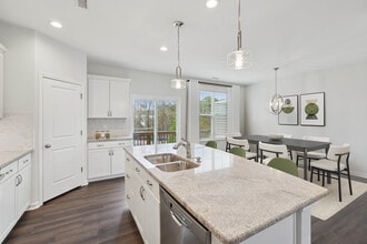 Avalon Townhomes Brier Creek in Morrisville, NC - Foto de edificio - Building Photo