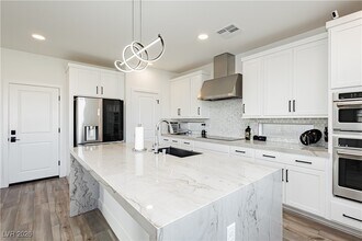 6124 Redstone Hls Dr in Las Vegas, NV - Building Photo - Building Photo