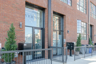 Vernon 3 in Long Island City, NY - Building Photo - Building Photo