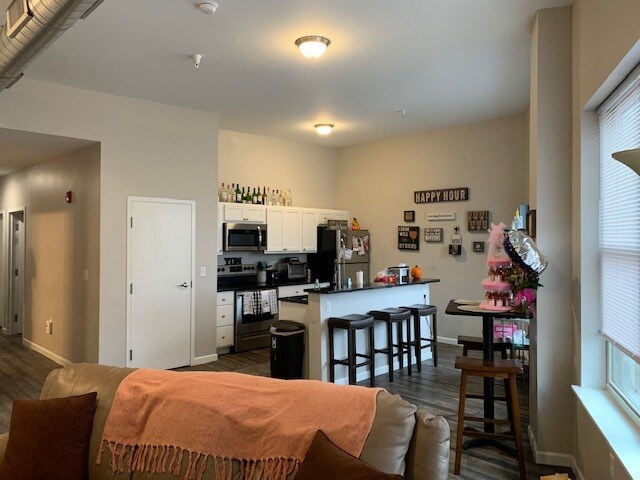 22 E State St photo'