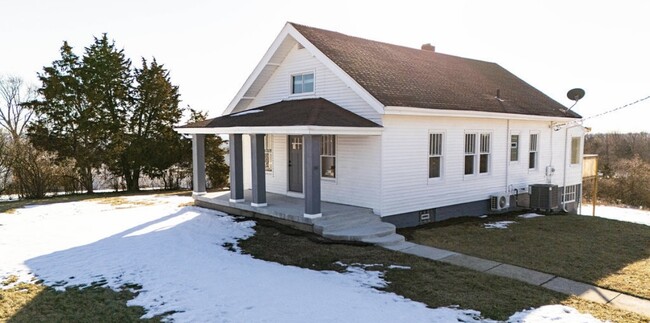 1381 Old Oxford Rd in Hamilton, OH - Foto de edificio - Building Photo