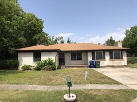 208 Oak St in Copperas Cove, TX - Building Photo