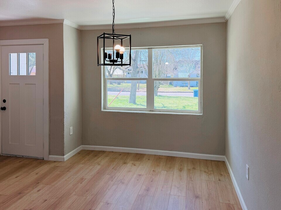 427 Wood St in Navasota, TX - Building Photo