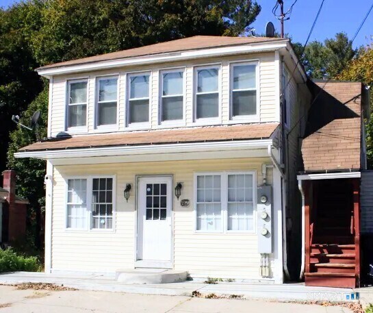 387 Putnam Pike in Killingly, CT - Building Photo