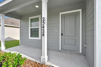 25424 Birch St in Cleveland, TX - Building Photo - Building Photo