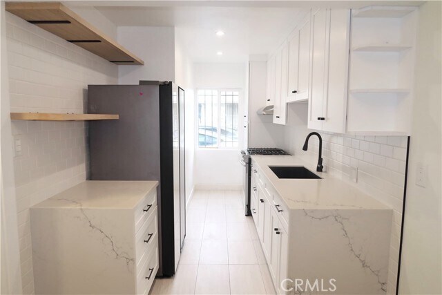 5553 Fulcher Ave-Unit -2 in Los Angeles, CA - Building Photo