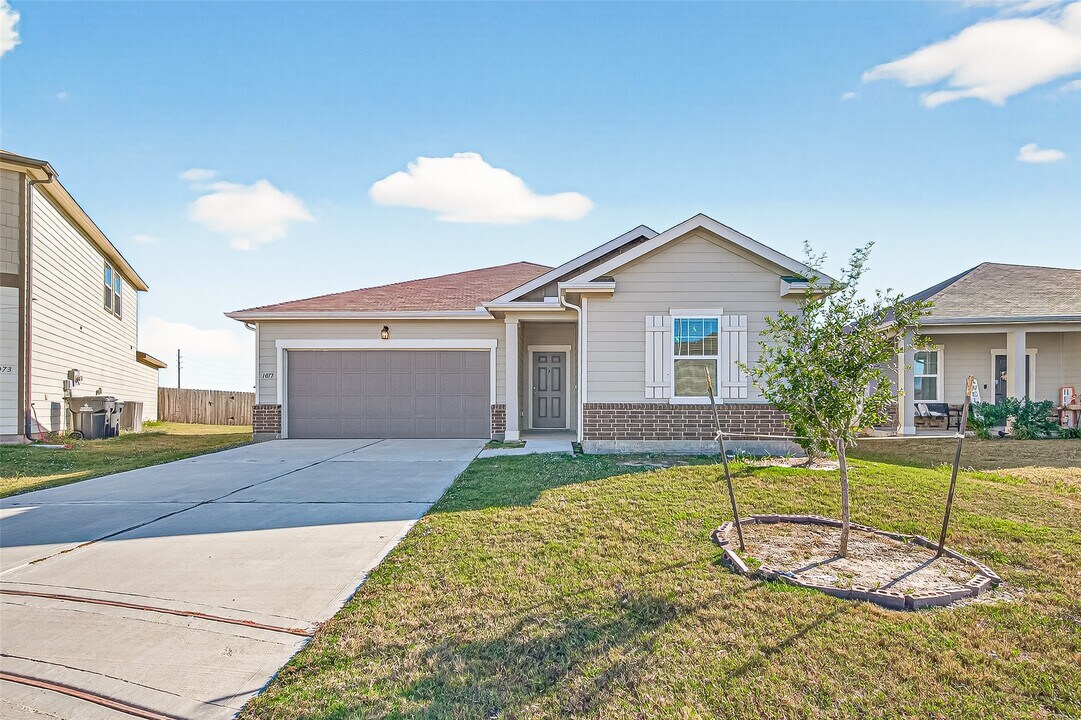 1077 Lacebark Pne Ln in Pattison, TX - Building Photo