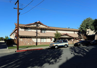 El Rancho Apartments in La Habra, CA - Foto de edificio - Building Photo