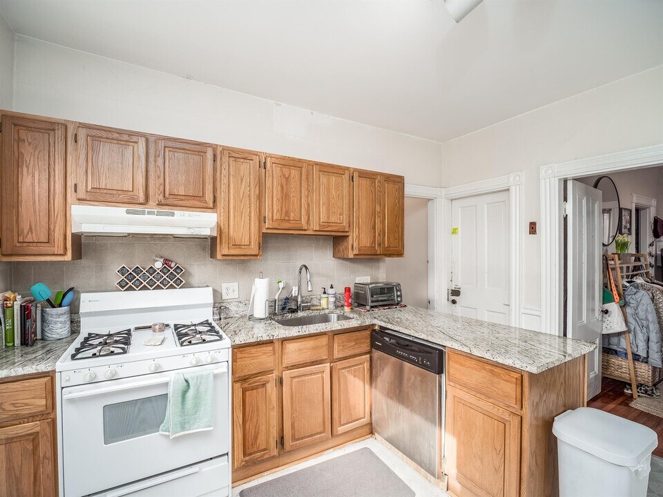 308 Beacon St, Unit 1 in Somerville, MA - Building Photo