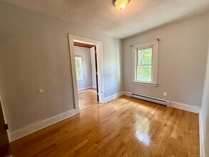 214 High St in Bristol, CT - Building Photo - Building Photo