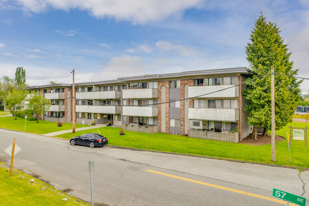 Benberg Apartments in Surrey, BC - Building Photo