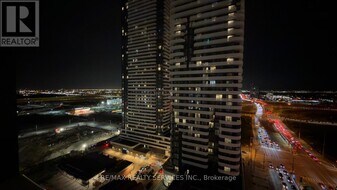 8 Interchange Wy in Vaughan, ON - Building Photo