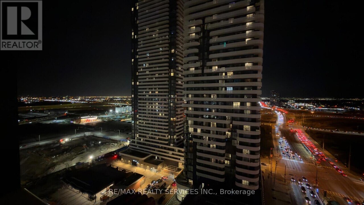 8 Interchange Wy in Vaughan, ON - Building Photo