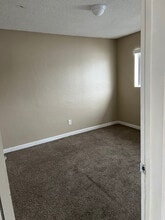 2501 Bishop Dr in Bakersfield, CA - Building Photo - Building Photo