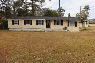 711 N Hubbard St in Bonifay, FL - Building Photo