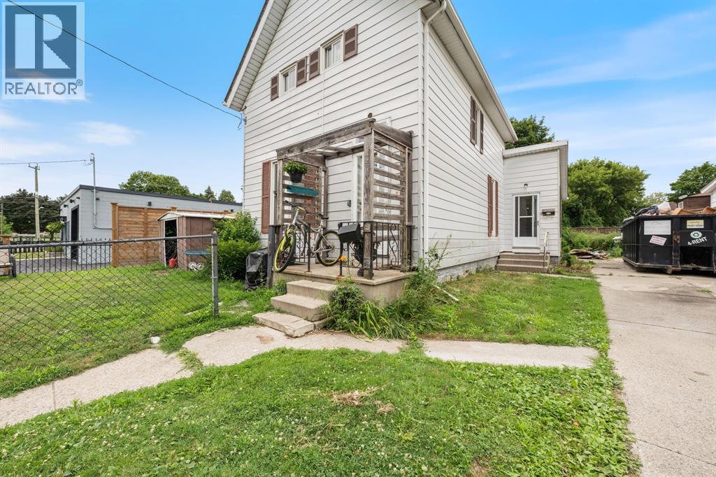 118 Talfourd St in Sarnia, ON - Building Photo