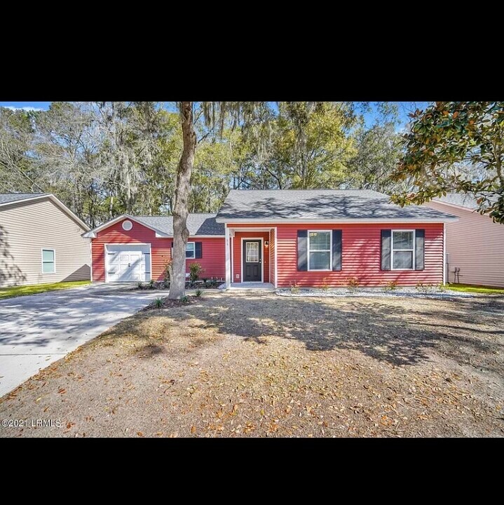 11 Brindlewood Dr in Beaufort, SC - Building Photo