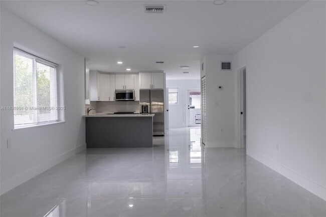 2227 SW 17th St in Miami, FL - Building Photo - Building Photo