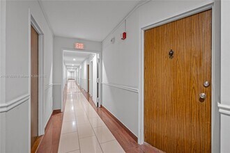 2899 Collins Ave in Miami Beach, FL - Foto de edificio - Building Photo