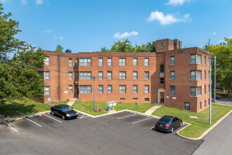 West Court Apartments in Wilmington, DE - Building Photo - Building Photo