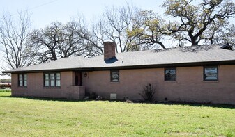 311 Co Rd 4280 in Decatur, TX - Building Photo