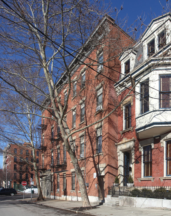 Holub Apartments Aka Sycamore Manor in Cincinnati, OH - Building Photo