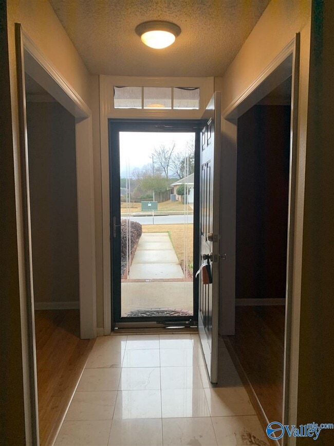 137 Clover Ridge Dr in Madison, AL - Building Photo - Building Photo