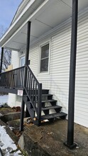 162 E 2nd St, Unit 3 / Lower Rear in Oswego, NY - Building Photo - Building Photo