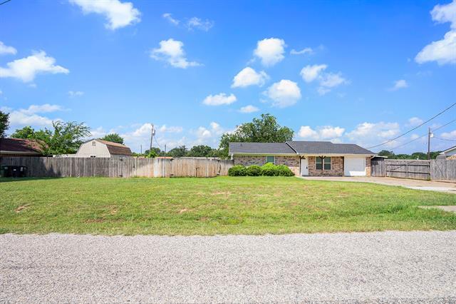 property at 826 Meadowlark Cir