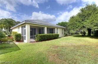 11286 Lakeland Cir in Ft. Myers, FL - Building Photo - Building Photo