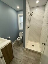 2233 N Southport Ave-Unit -2R in Chicago, IL - Building Photo - Building Photo