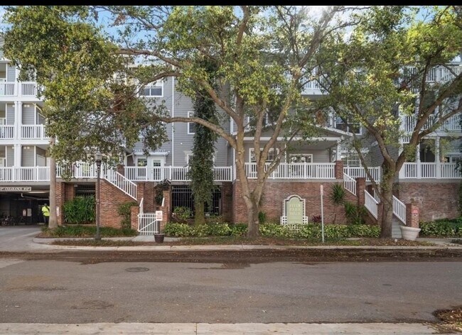 property at 800 S Dakota Ave